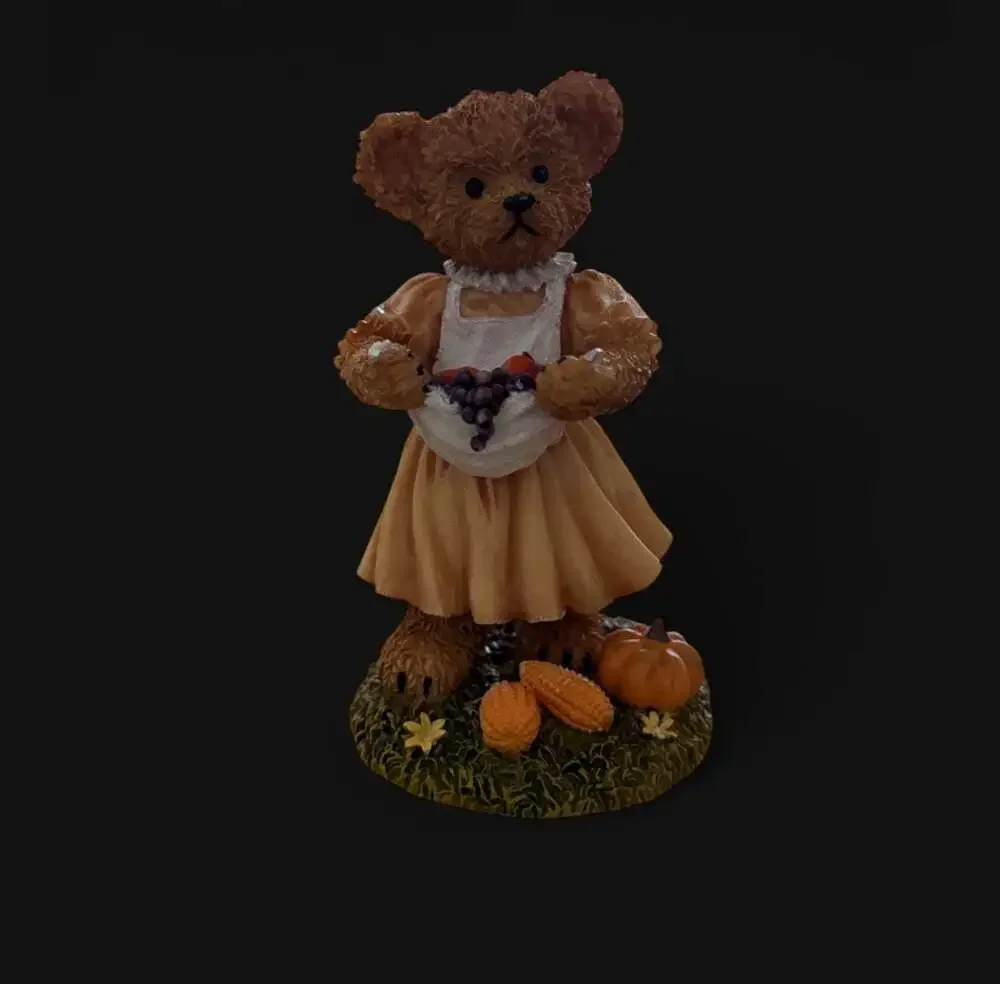 Home Interiors 2002 Fall Harvest Bear Figurines Set of 2
